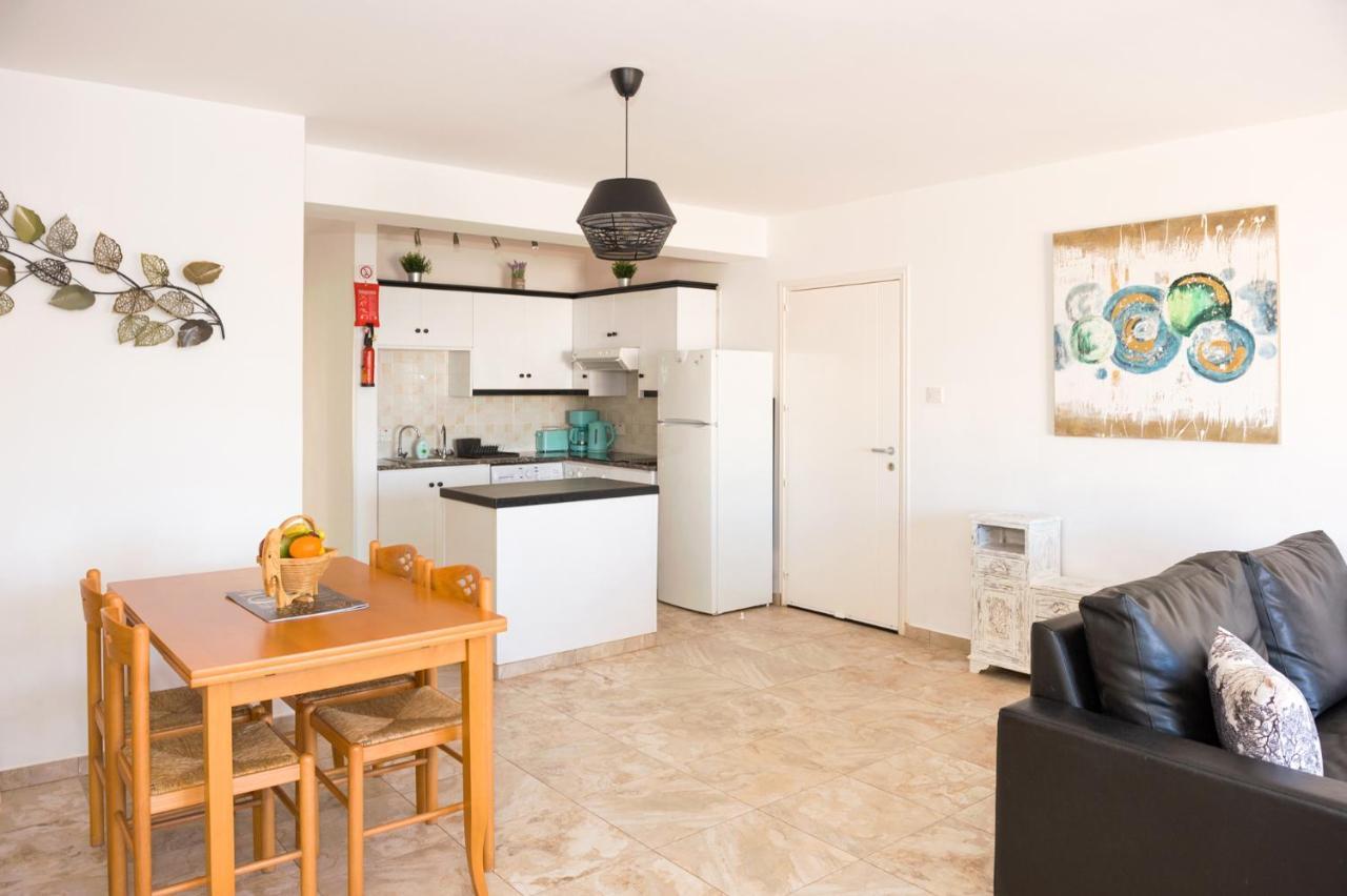 Sofia Apartment 700M Away From The Beach 파라림니 외부 사진