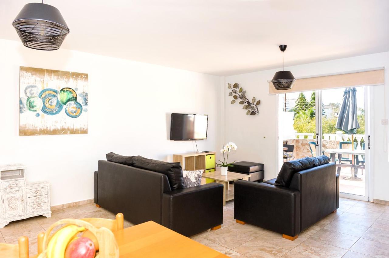 Sofia Apartment 700M Away From The Beach 파라림니 외부 사진