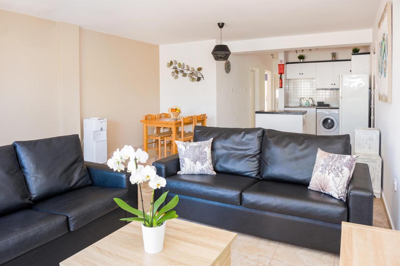 Sofia Apartment 700M Away From The Beach 파라림니 외부 사진
