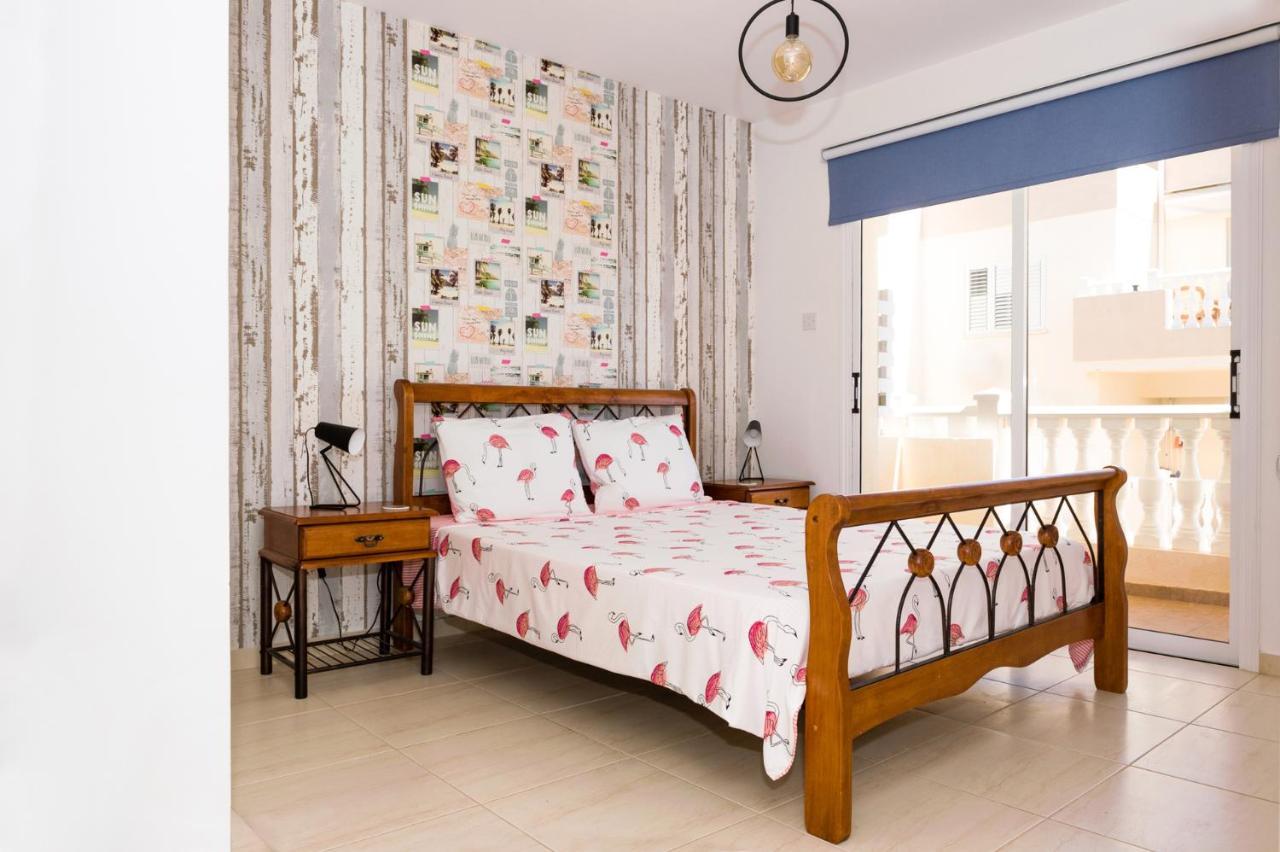 Sofia Apartment 700M Away From The Beach 파라림니 외부 사진