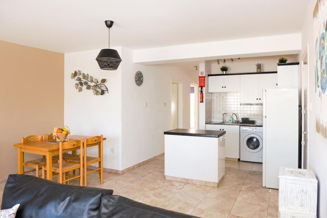 Sofia Apartment 700M Away From The Beach 파라림니 외부 사진