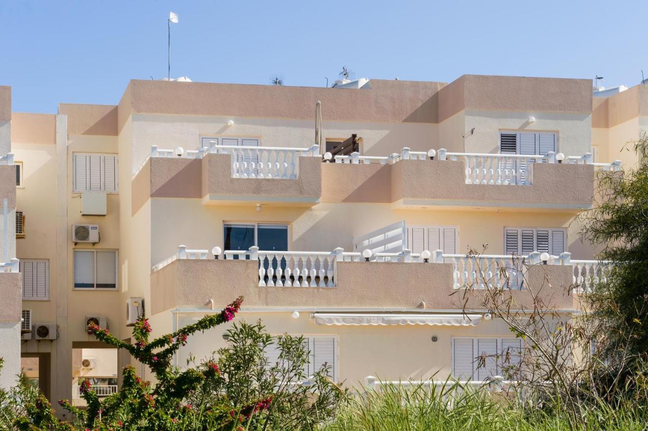 Sofia Apartment 700M Away From The Beach 파라림니 외부 사진