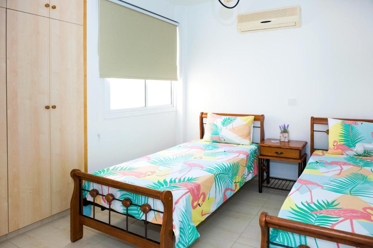 Sofia Apartment 700M Away From The Beach 파라림니 외부 사진