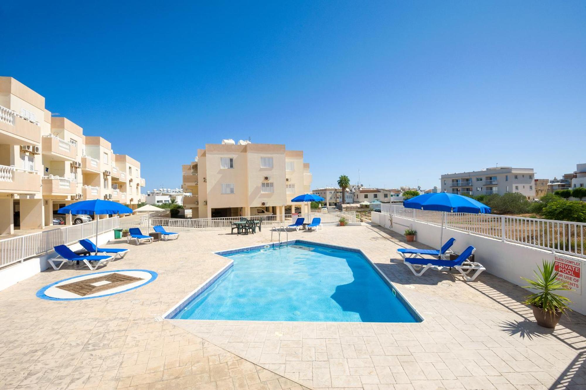 Sofia Apartment 700M Away From The Beach 파라림니 외부 사진